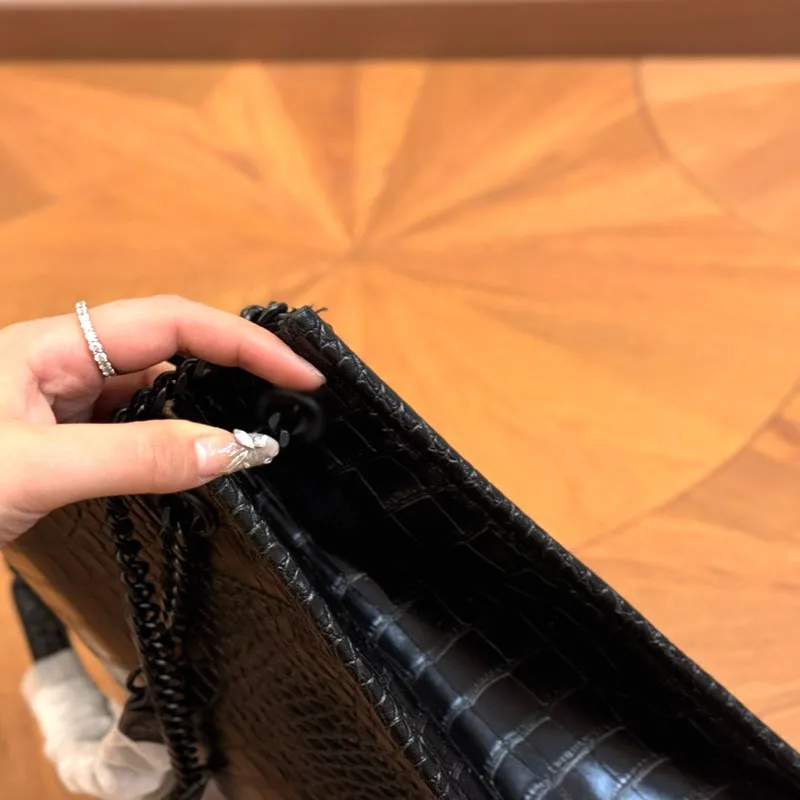 Moda Tasarımcı Çantası Injenious Tasarım açıklanamayan şık bir boyuta sahiptir33x27cm Tote Çanta Elde tutulan çapraz kanatlı çanta