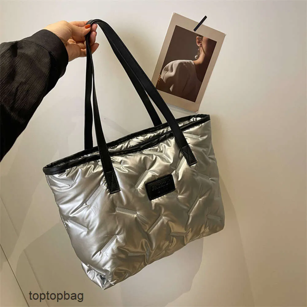 Designer Sacs fourre-tout de mode de luxe Portefeuilles Veste en coton Sac fourre-tout Ins2023 polyvalent automne et hiver élégant sac à bandoulière de grande capacité