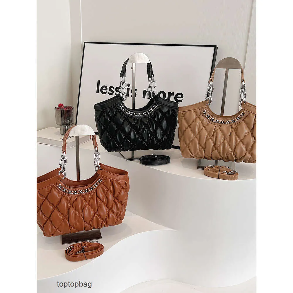 Borse tote di moda di lusso firmate Stile francese Nuova borsa da donna sotto le ascelle con motivo a rombi Filo da ricamo Luce sensazione di lusso Borsa da donna con una spalla Versatile