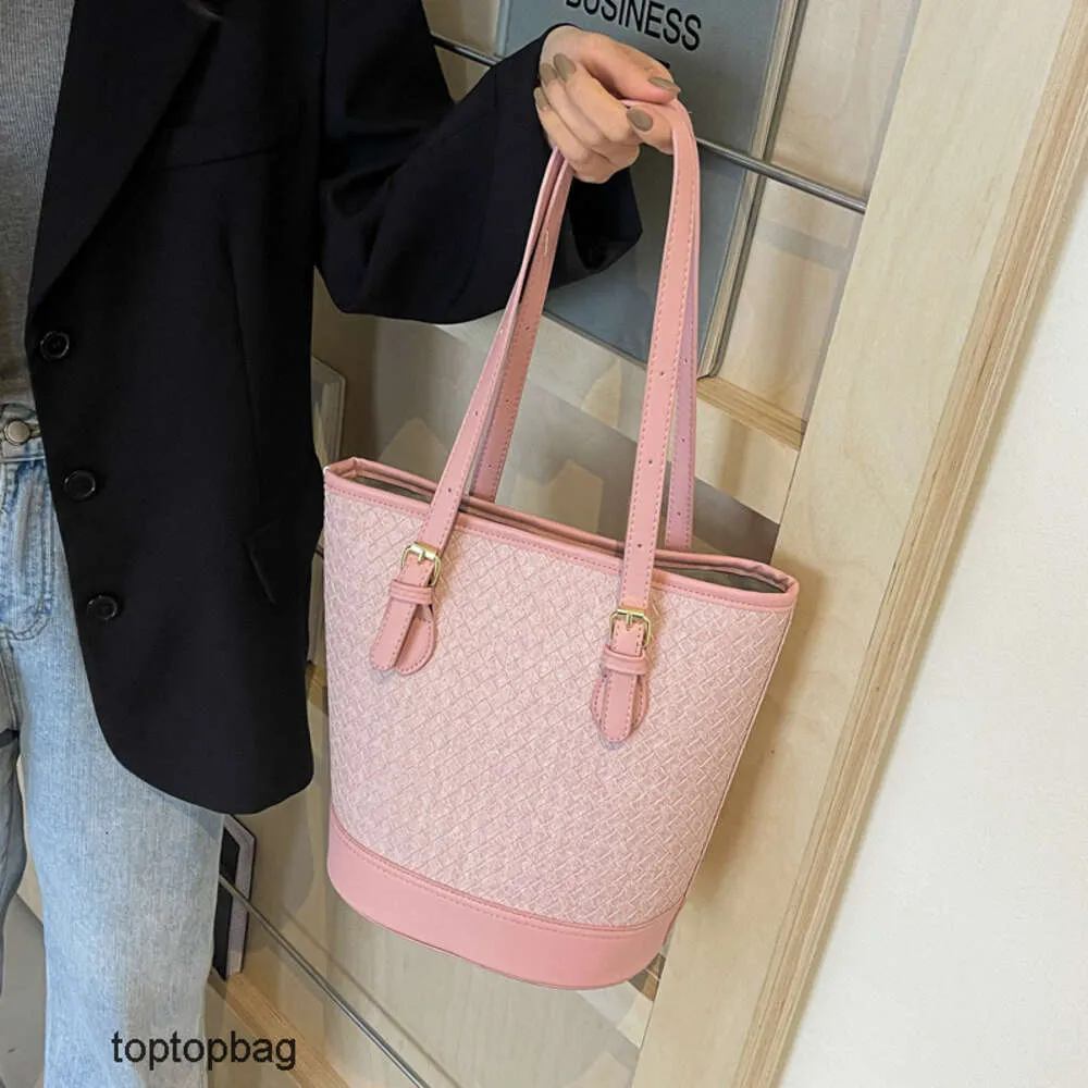 Designer Luxury fashion tote bags Wallets Fashionable Bucket Womens Bag 2024 New Large Capacity Versatile Western Style One Shoulder Womens Bag