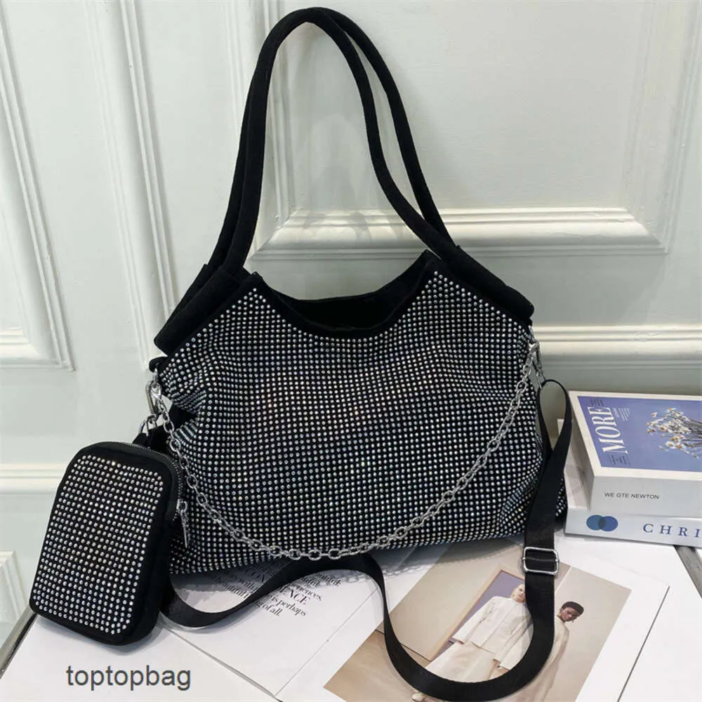 Borse tote di moda di lusso firmate Portafogli 2023 borsa da donna alla moda e alla moda con catena di diamanti caldi con borsa a tracolla singola di grande capacità per le donne