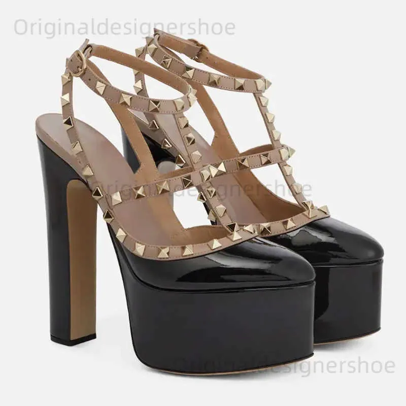 Sandales 2023 Été Nouvelle mode épaisse semelles sandales épais talons hauts Ed Sexy Fashion Show Banquet Party Grands chaussures pour femmes T240323