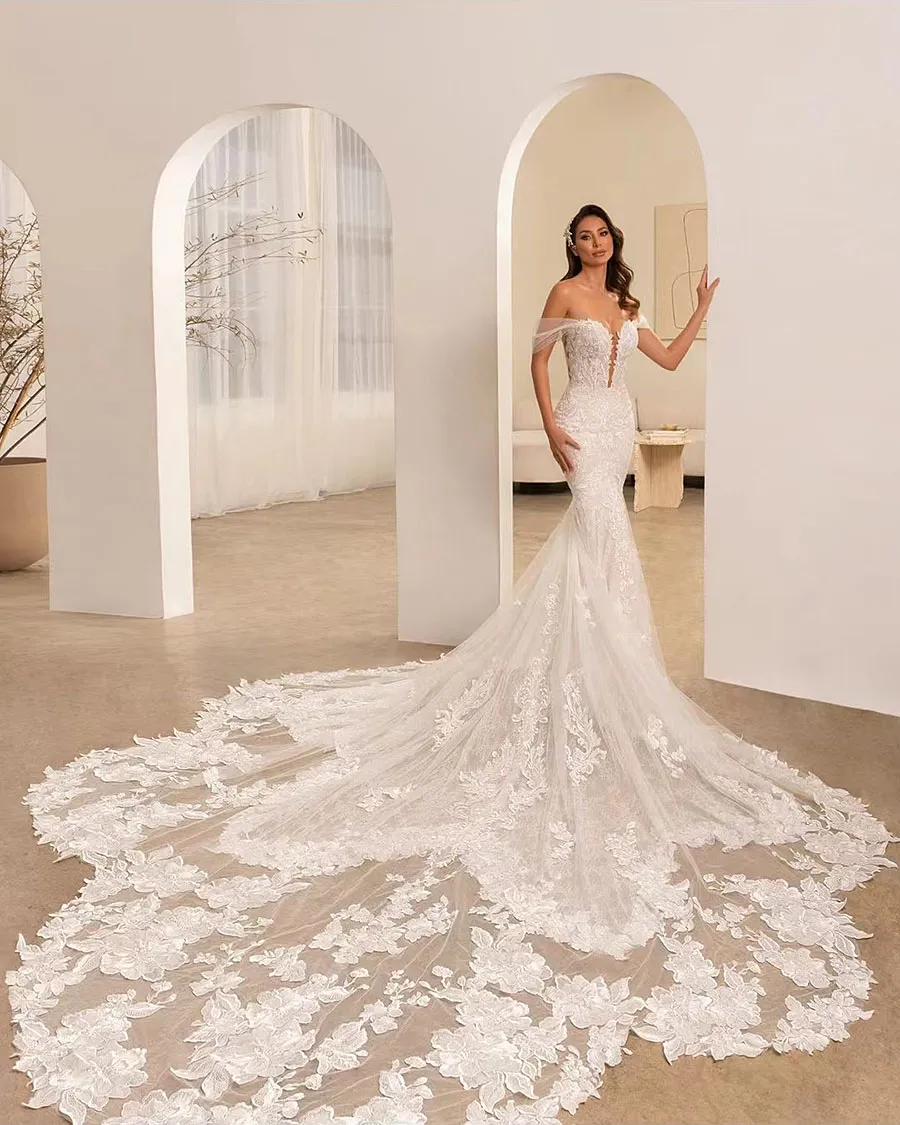 Abiti da sposa a sirena di lusso con spalle scoperte Abiti da sposa applicati in pizzo Bottoni sexy sul retro Treno lungo Abiti da sposa femminili