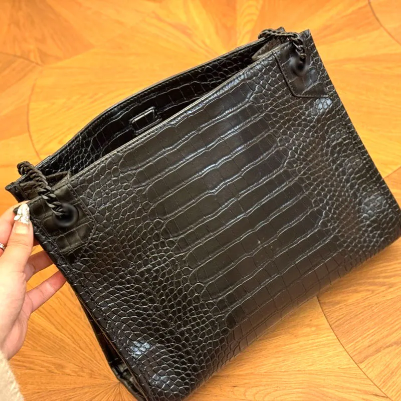 Moda Tasarımcı Çantası Injenious Tasarım açıklanamayan şık bir boyuta sahiptir33x27cm Tote Çanta Elde tutulan çapraz kanatlı çanta