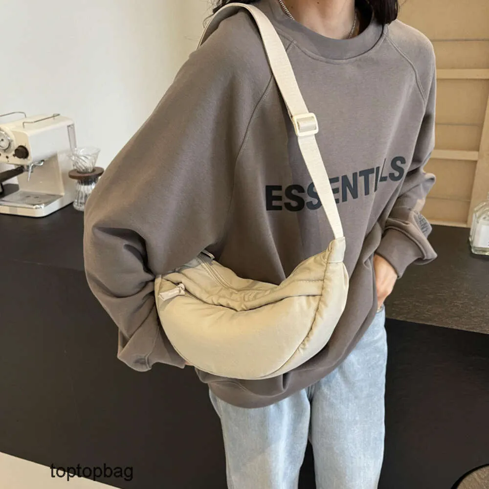 Designer Luxury Fashion Sacs Sacs de créneau de niche coréenne Sac sous-bras de veste en coton pour les étudiants collégiaux