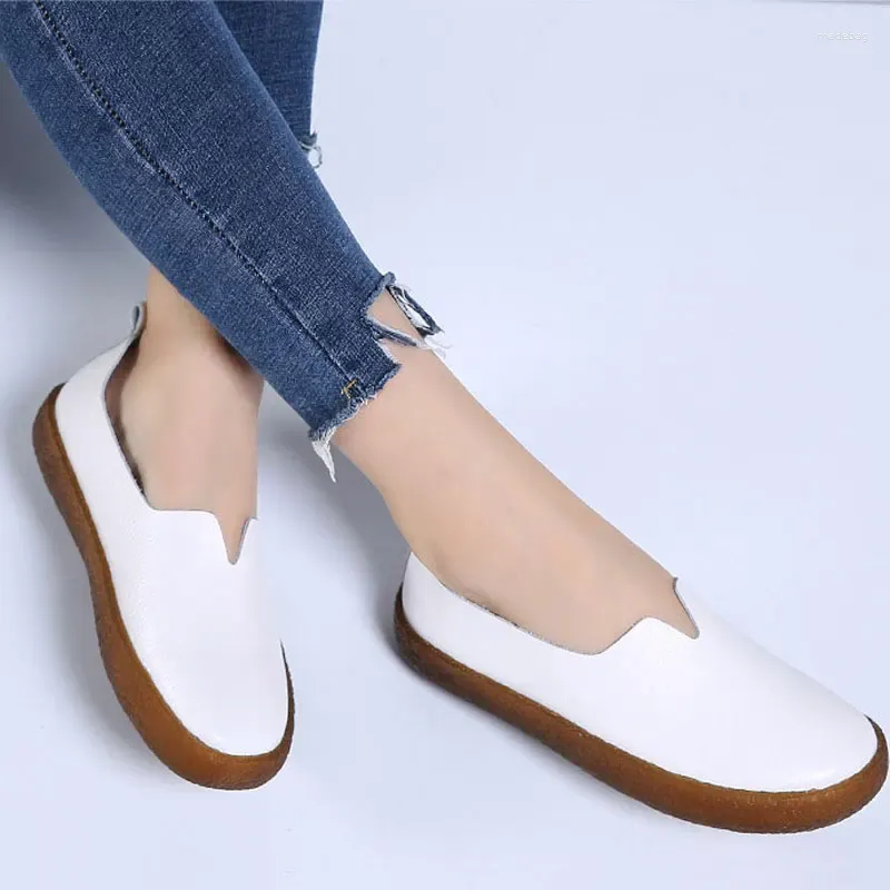 Sapatos casuais comemore plus size 43 mocassins senhoras 2024 apartamentos confortáveis feminino sapato de couro genuíno mulher tenis feminino