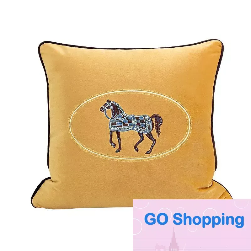 Federa decorativa per divano da soggiorno di lusso leggero Fodera per cuscino con cavallo ricamato Federa quadrata per comodino della camera da letto dell'hotel