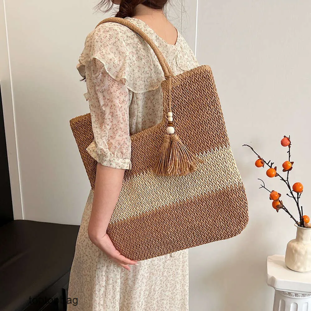 Designer Luxury fashion tote bags Wallets New Beach Womens Bag 2024 Spring Versatile Elegance Grass Woven Tote Bag Large Capacity One Shoulder Womens Bag