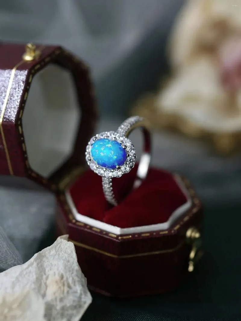 Cluster Rings Damen-Ring aus 925er-Silber, eingelegt mit Zirkon und blauem Opal, edler, exquisiter Stil