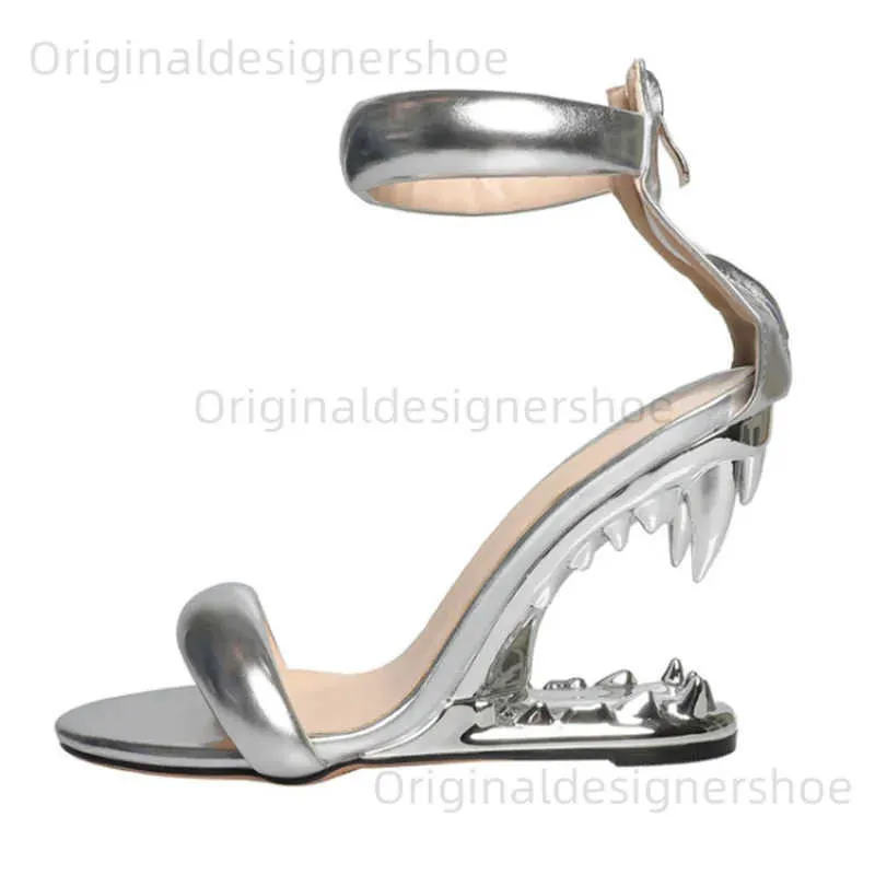 Sandali 2023 New Fashion Denti in metallo Sandali con tacco a forma di punta rotonda Cerniera posteriore Abito da donna Grandi sandali da donna Estate T240323
