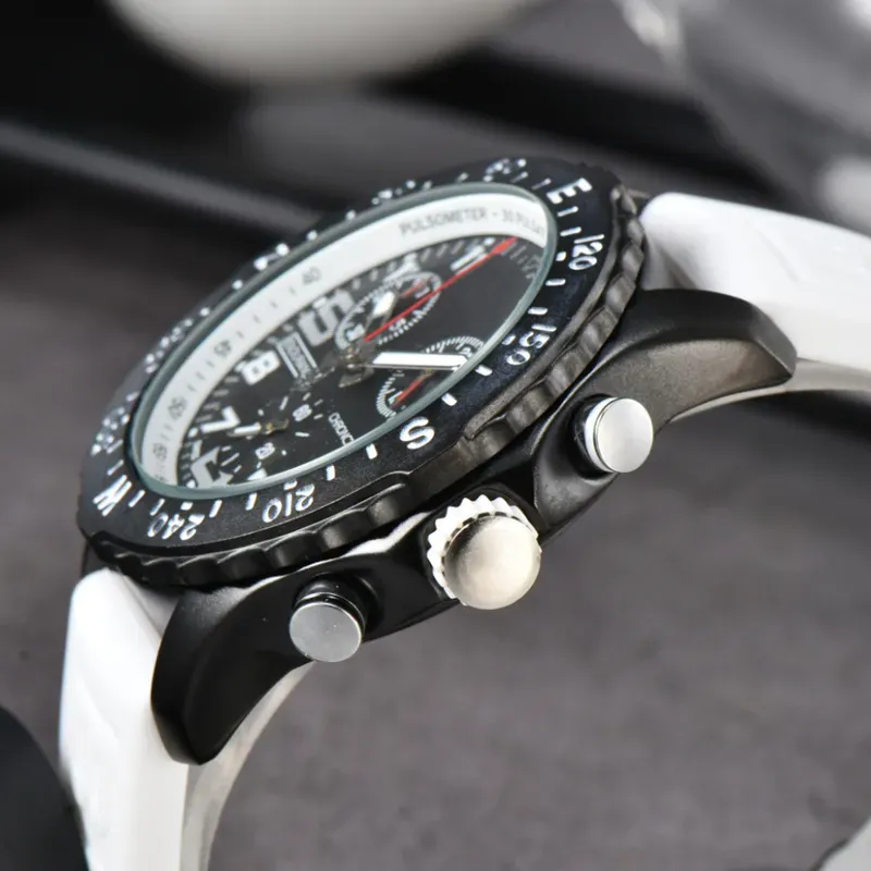 Top Luxury Mens Watch Quartz Endurance Pro Avenger Chronograph 44mm Watches Multiple Colors Rubber Men Watches Glass Wristwatches
