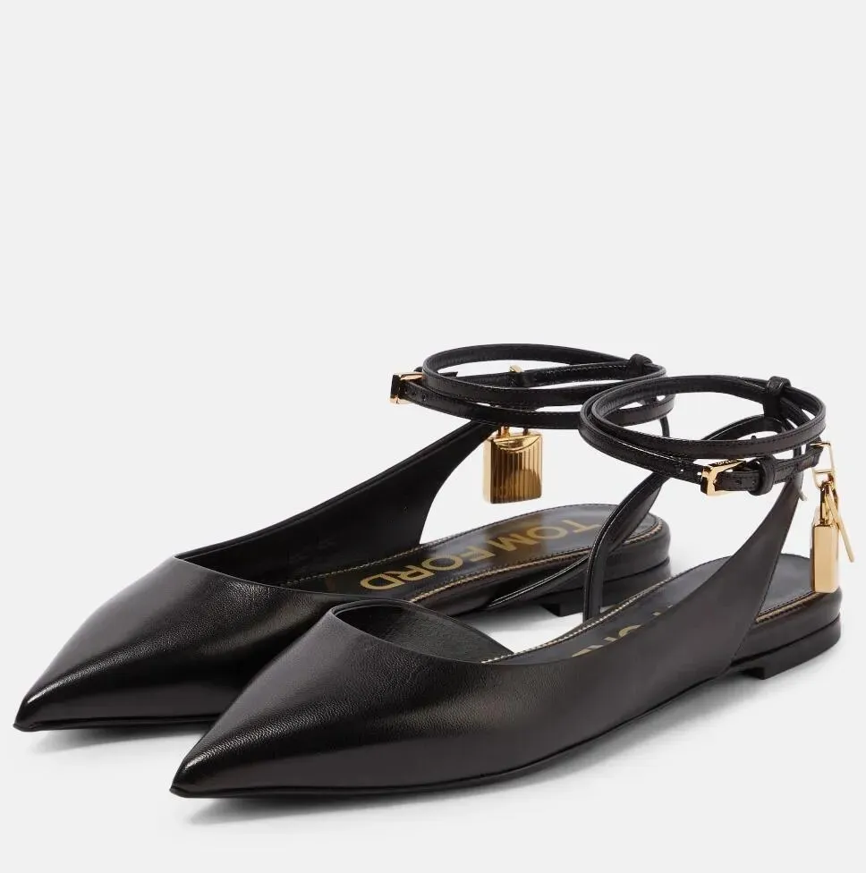 Top Luxury Summer Walk Donna Lucchetto Sandali in pelle Scarpe Serratura chiave Nudo Nero Oro Ballerine in pelle Facile da indossare Lady Party Walking Tom Fords da donna Scatola di scarpe eleganti