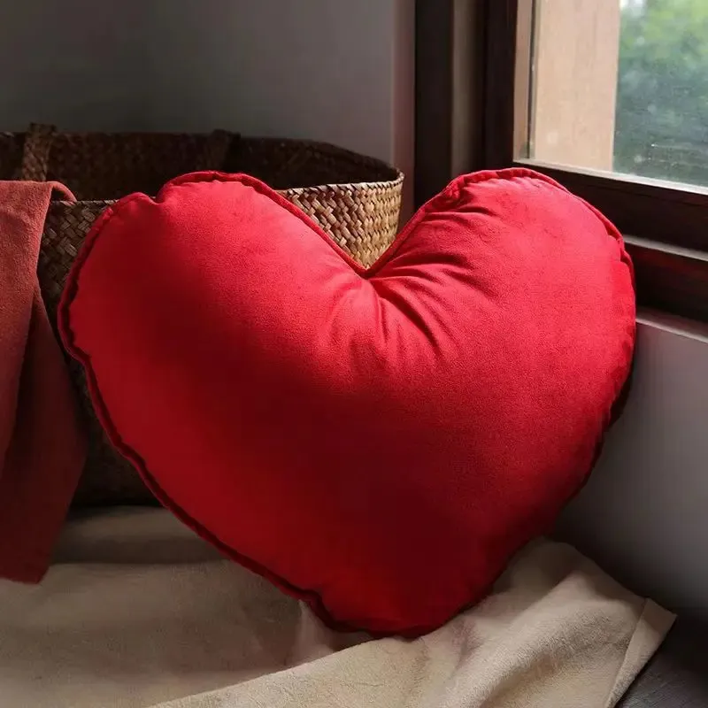 Adorável travesseiro em forma de coração recheado macio veludo almofada coração vermelho quarto sofá cama decoração de casamento adereços pogal 240322