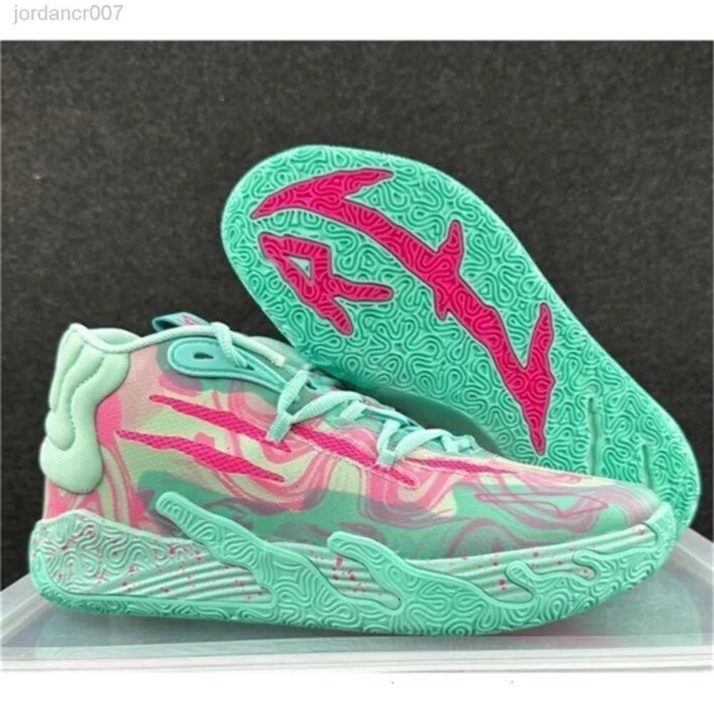 High-Performance Basketball Shoes: Mens Athletic Trainers Ridge