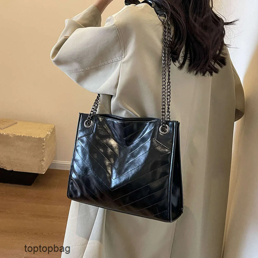 Designer Luxury fashion Tote bags 2023 New Fashion and Trendy Versatile Tote Bag Popular on the Internet Same Style One Shoulder Crossbody Large Capacity Womens Bag