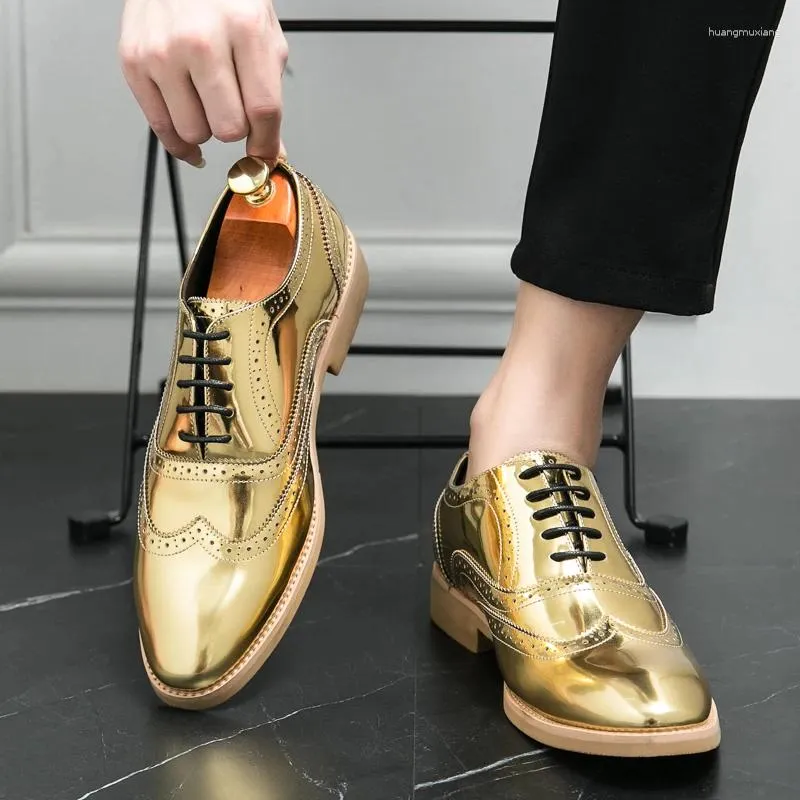 Casual Shoes Mens Shoe Gold Patent Leather Luxury Fashion Groom Dress Wedding For Men Designer italiensk stil Oxford