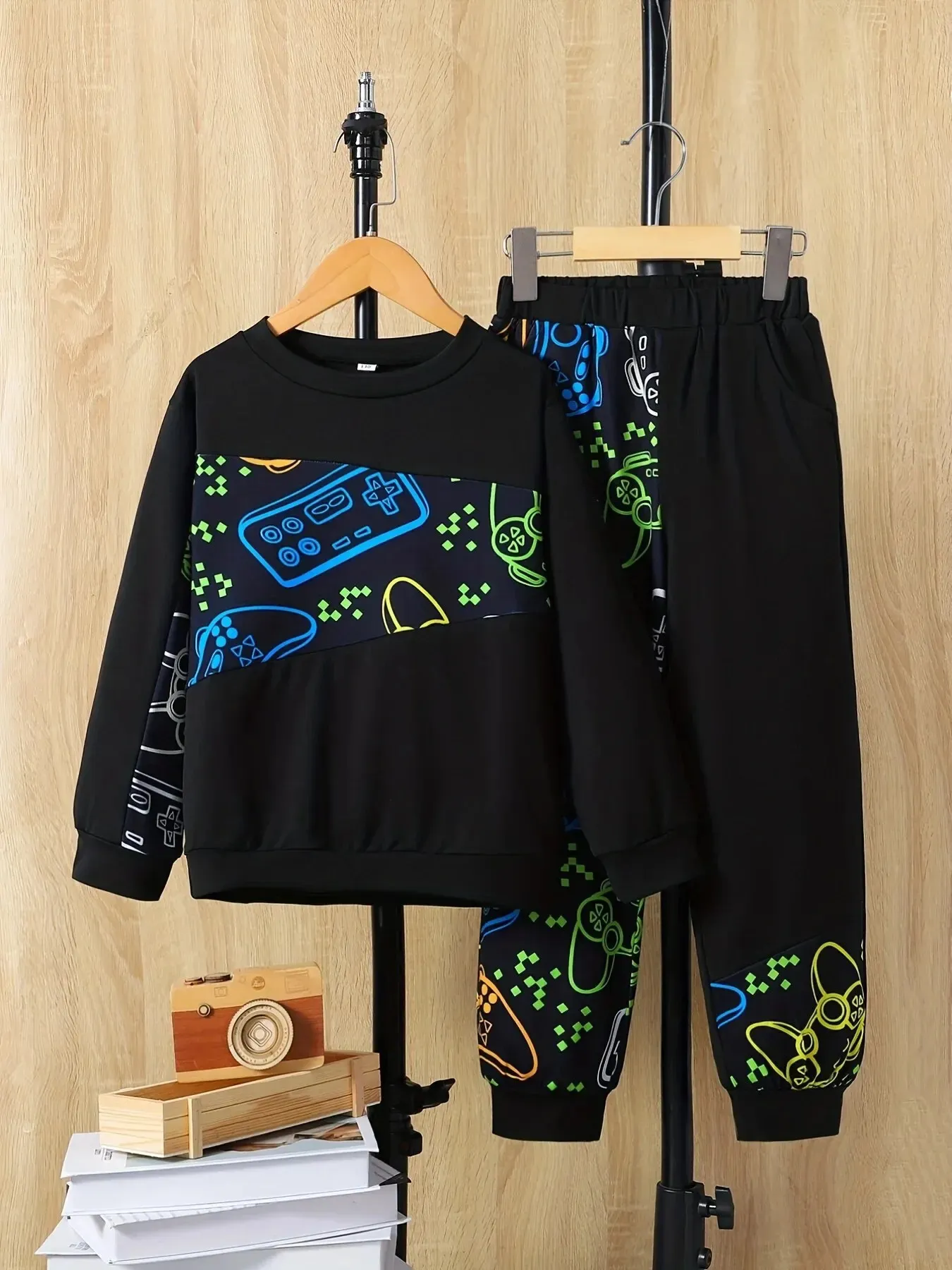510 Jahre altes Frühlings- und Herbst-Jungen-Pullover-Sweatshirt mit Rundhalsausschnitt, lockere Leggings, zweiteiliges Set mit Game-Print 240318