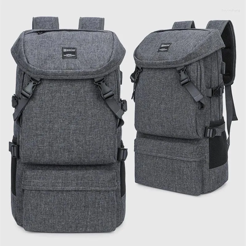 Ryggsäck stora utomhusresor ryggsäck passar 15,6 tum bärbar datorvattentät vandringspåse med USB -laddningsport