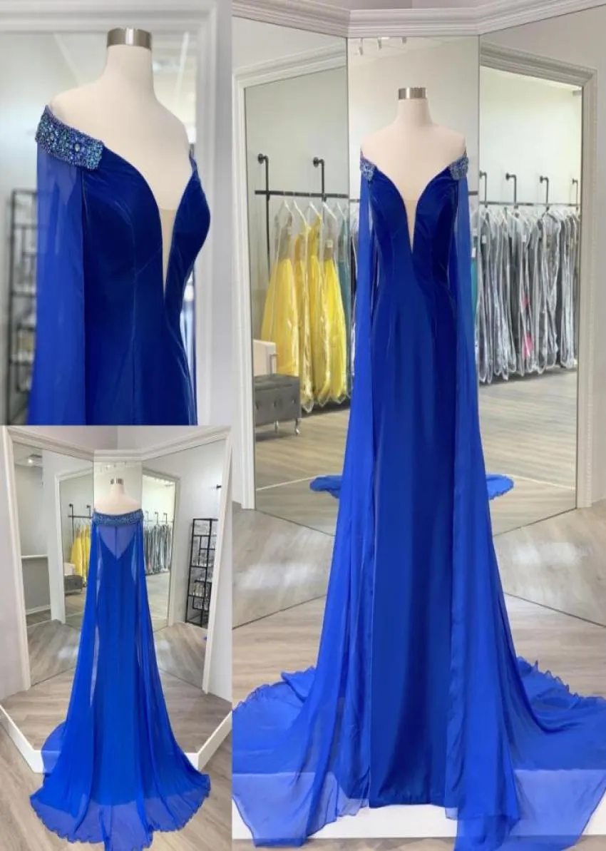 Miss Mrs Lady Pageant Dress 2023 Royal Blue Velvet Elegante Red Carpet Couture Vestidos com Chiffon Cape Beadwork Ombro Fora do S5736909