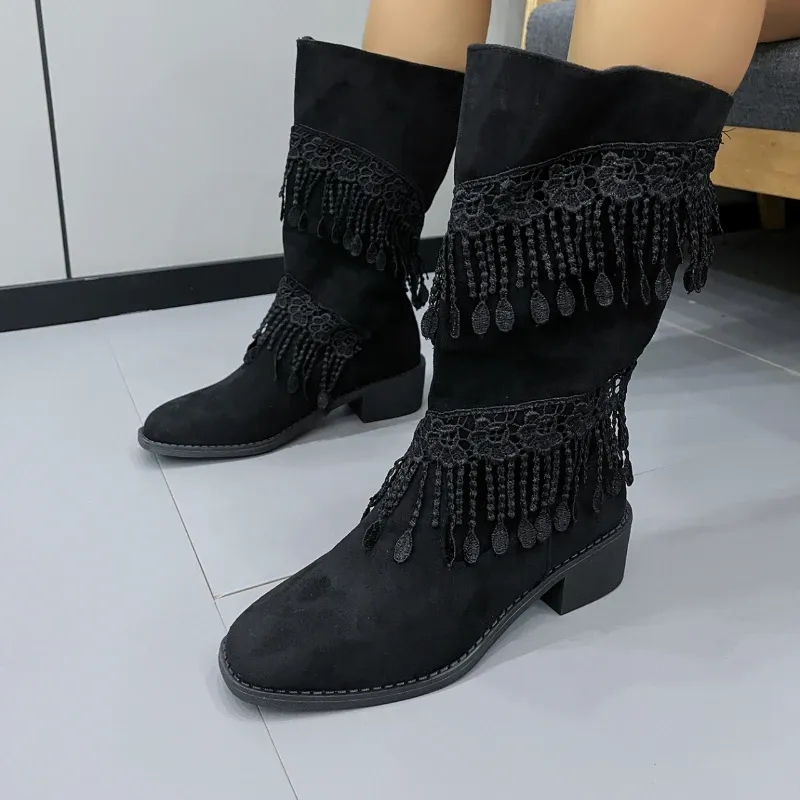 Boots 2023 Nouvelles chaussures Cowgirl Chaussures pour femmes Bottes noires Floquer les franges Western Cowboy Botkle Slip on Grosted Square Talons