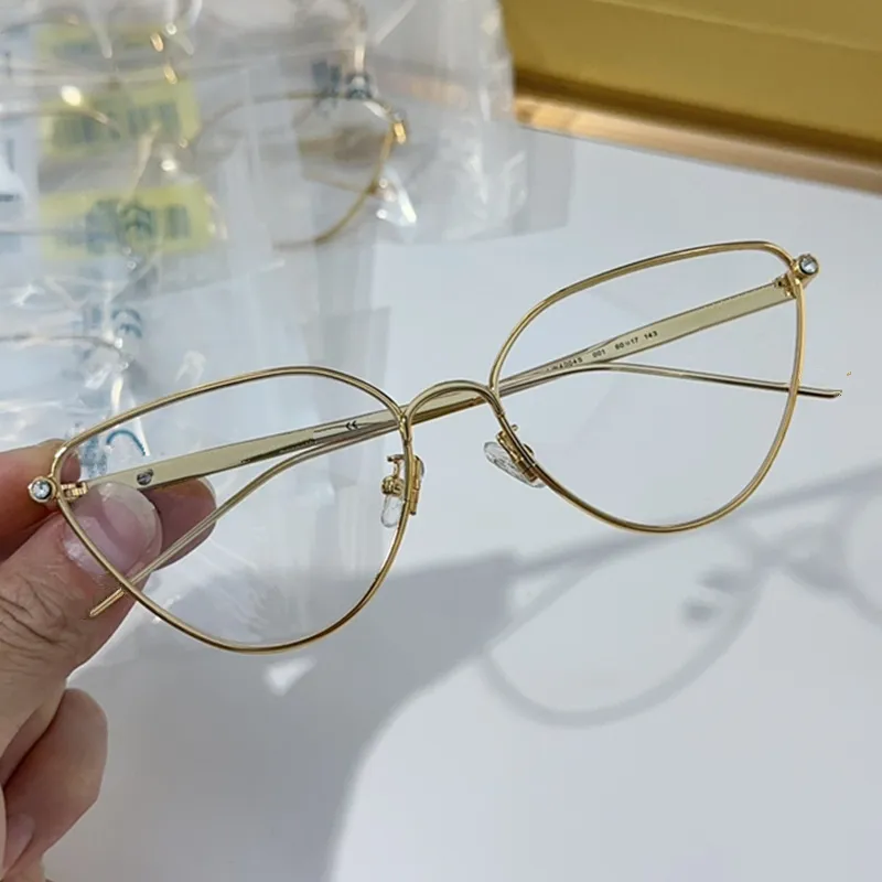 Cateye-Sonnenbrillenrahmen im neuen Design in Gold/Silber für Damen, leichter optischer Rahmen, einzelnes hohles Metallbein für verschreibungspflichtiges Komplettset-Etui 60–17