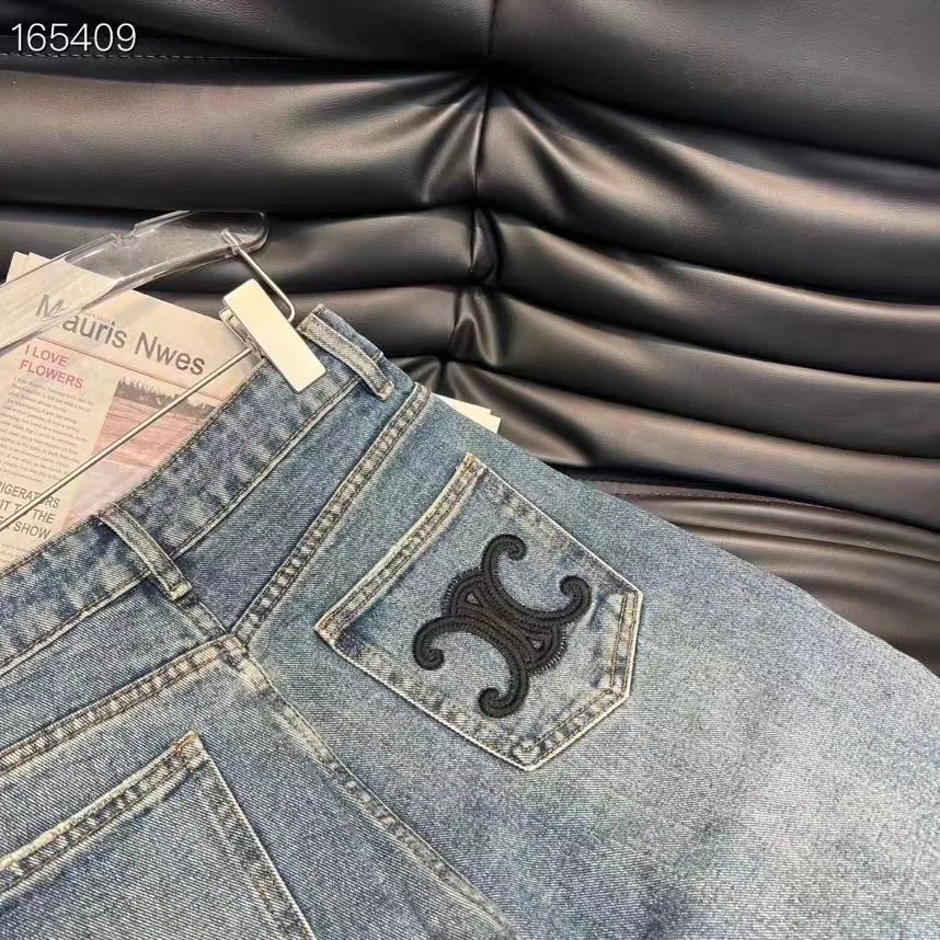 Jeans de novo estilo com tecnologia de lavagem, calças retas elegantes e versáteis para jeans femininos