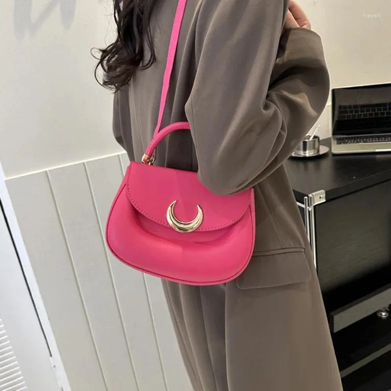 Borsa da ascella in pelle da donna con coulisse Borsa da ascella in pelle vintage con fibbia a forma di luna Borsa sotto le ascelle casual Macaron Croce in tinta unita 2024