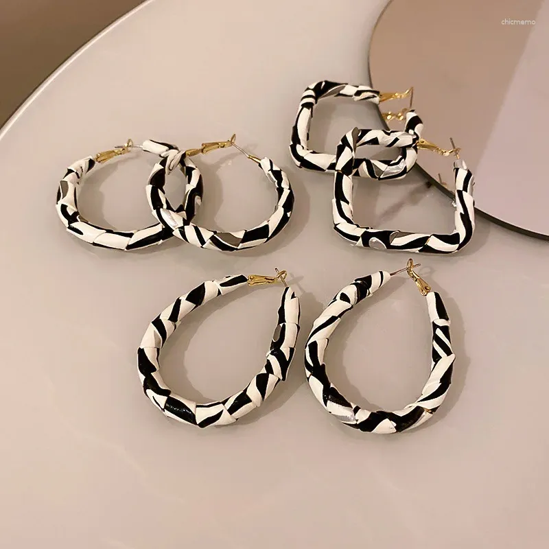 Hoop Earrings 2024 Europe And America Stripe Leopard Print Vintage C Leather For Girls Women Fashion Jewelry Circle Pendientes