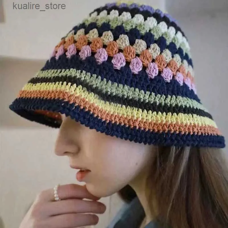 ワイドブリム帽子バケツ帽子韓国造影色レインボーバケツハット女性手作りかぎ針編みのかぎ針編み綿漁師帽子夏の女の子旅行休暇ビーチサンハットl240322