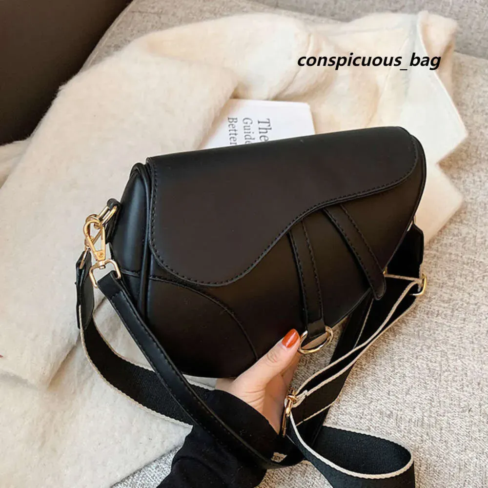 2024 New Womens Bag Designer Autumn New Single Shoulder Messenger Personalized Saddle Bag Korean Solid Color Literary Trend Bag