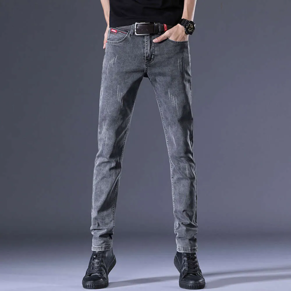 Jeans Primavera Estate Nuovi pantaloni slim fit a gamba piccola Versione coreana casual da uomo Trendy e versatile