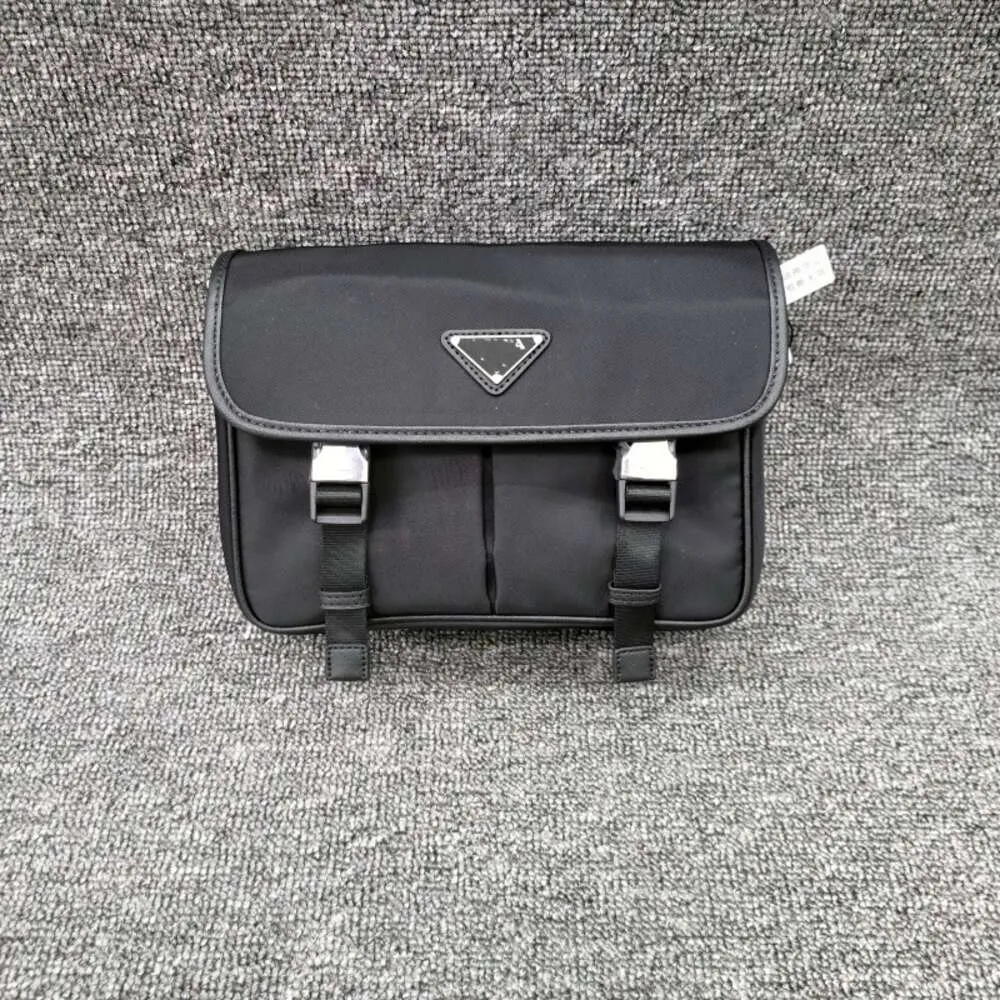 I designer di borse vendono borse unisex di marche famose Nuova borsa per famiglia Borsa a tracolla unisex in nylon grande