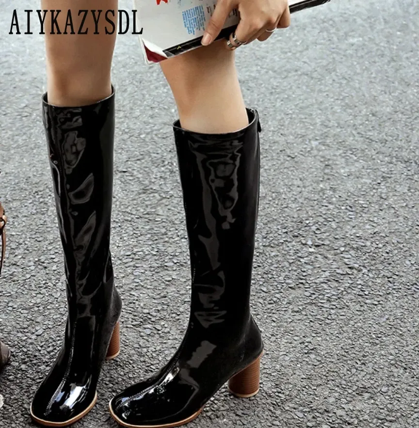 Boots aiykazysdl 2024 Осень зимний колено высокие патентные кожаные сапоги глянцевые виниловые пинетки. Избавление рыцарских сапог.
