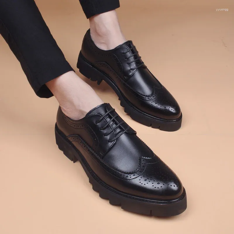 Casual Shoes Men Luxury Fashion Carved Brogue Black Trend Lace-up Derby Shoe Wedding Party Dress Original Leather Platform Footwear Man