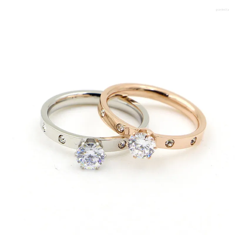 Z bocznymi kamieniami Titanuim Stal Rose Gold Kolor Pierścień Cz CZ Kryształ dla kobiet Pierścień palców