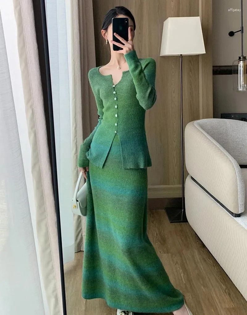 Sukienki robocze dzianinowy zestaw spódnicy Kobiety Sweet z modą w paski Elegancki zielony dzianin kardiganowy Korea 2 -częściowy