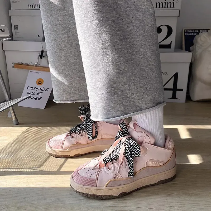 Boots New Fashion Superstar Pink Sneakers Femmes Comfort Plateforme de réconfort Femme Sneakers de créateurs Couleur Lace Chaussures de planche décontractées Joue femme