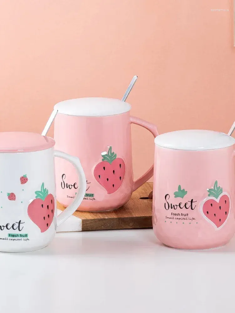 Tazas Lovely Strawberry Girl Taza Oficina Creativa Taza de cerámica de dibujos animados con tapa Cuchara Hogar Desayuno simple