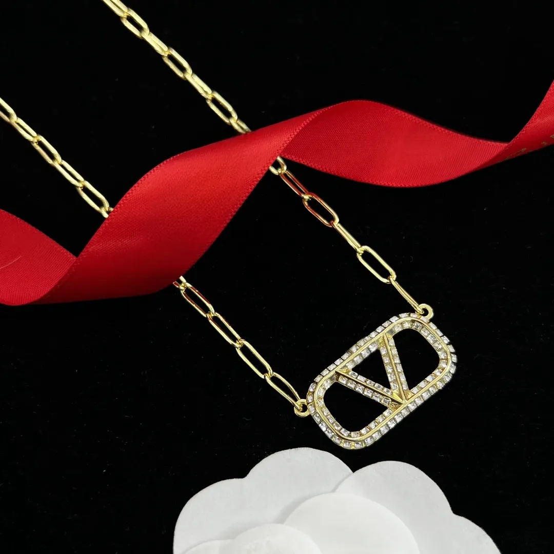 أزياء العلامة التجارية 14K ذهبية الماس أقراط القلادة المقلية مجموعة للنساء الرجال القلادة الكنز الفولاذ المقاوم للصدأ قلادة أنيقة ، مجوهرات هدية الزفاف