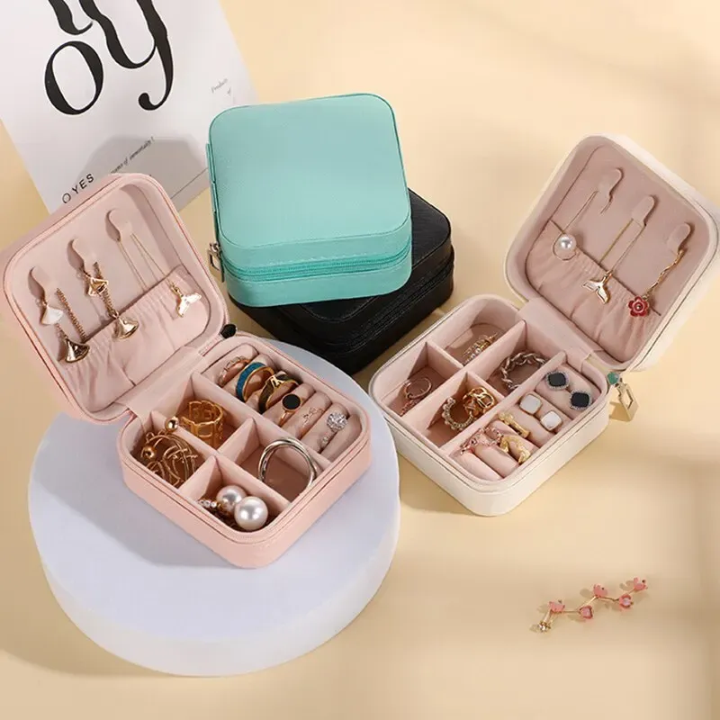 Mini boîte de rangement de bijoux Portable maison voyage boucles d'oreilles collier étui de rangement pour femmes organisateur de bague PU vitrine en cuir 22299
