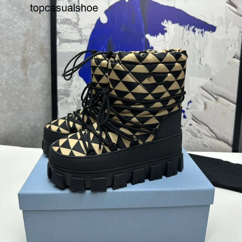 Pradoity Nylon Pada Prax Praddas Party Gabardine Boots Snow Snoto Metal Triangle Tech Tech Dynamic Charm Ela