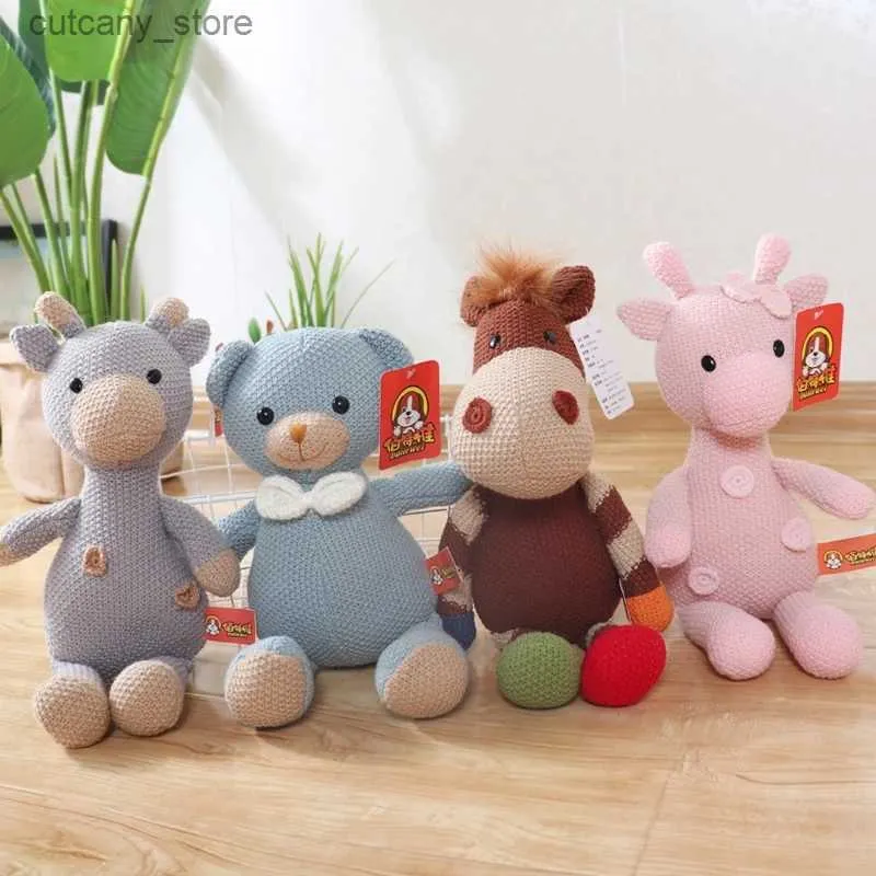 Stuffed Plush Animals Cute Knitting Bear Donkey Deer Woon Peluches Toys Kawaii Accessories Pig Ephant Rabbit Plushie Doll Halloween Gifts For Kids L240320