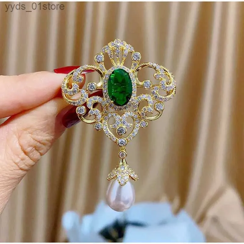 Pins Brooches 2023 Classical Palace Style Medal Vintage Brooch Elegant Fashionable Zircon Pearl Tassel Geometric Brooch for Woman Clothing Pin L240323