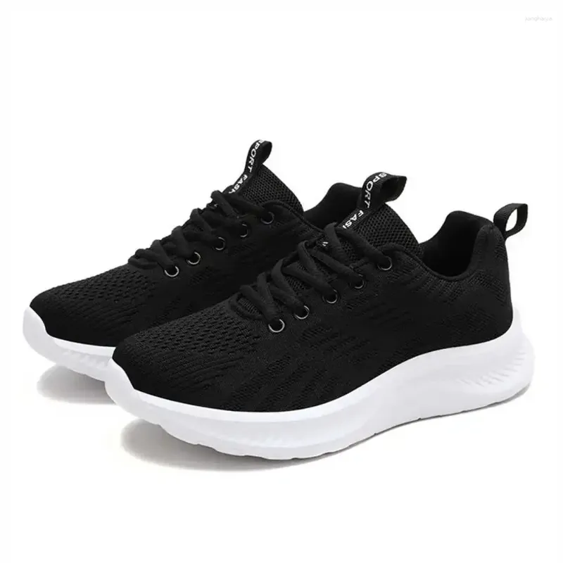 Buty zwykłe Numer 37 38 kobiet Vulcanize Tens Sneakers Cute Sports Models Krasovki Sapa Sprzedawanie zębów biegaczy