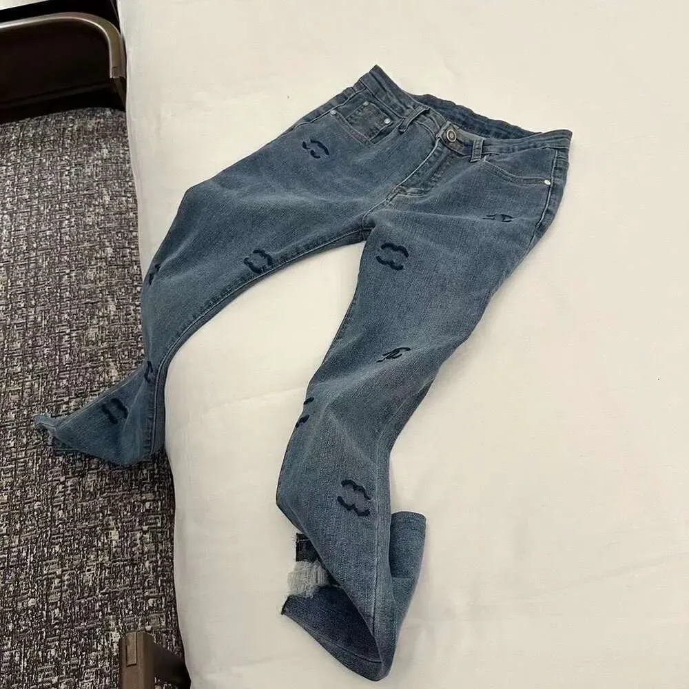 Trendiga kvinnors jeans designer byxor kvinnor mode brev broderade byxor sträcker sig höga midja små fötter smala denim byxor
