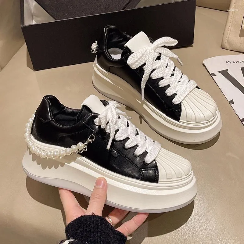 Casual Shoes Design Women White 2024 Pearls Chain Flat Woman Sneakers Platform Zapatos De Mujer