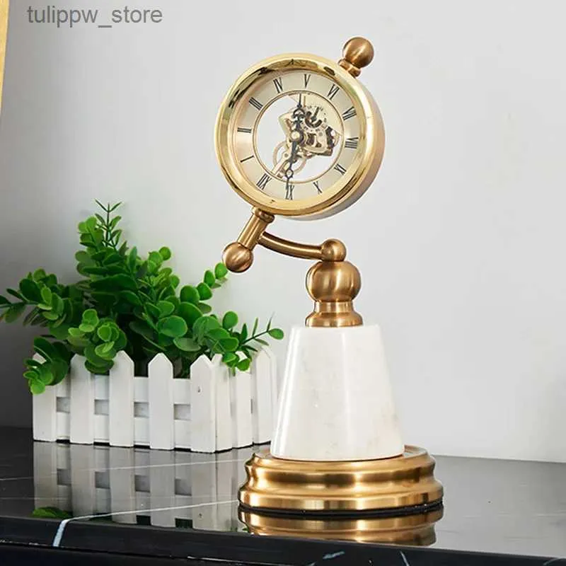 Skrivbordsklockor American Retro Creative Office Desk Clock Wine Cabinet Hem Möbler Dekorationer Ornament Lätt lyxklocka Bordklocka L240323