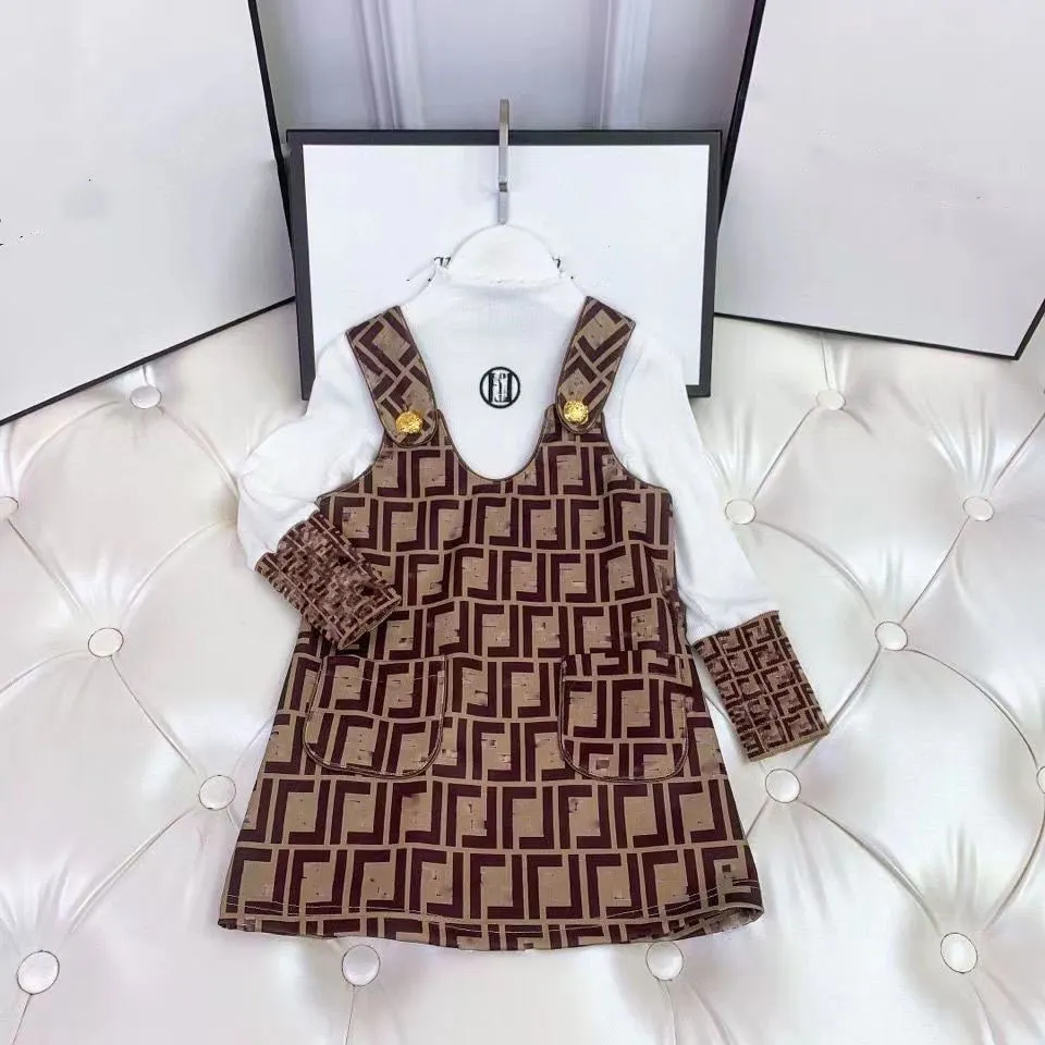 23SS Luksusowe zestawy odzieży designerskiej Dzieci Koszulki Moda Brytyjska marka mody Summer Childrens Treasures Girls Bawełniane koszulki Modna spódnica gazy