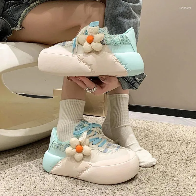 Casual schoenen 2024 Kawaii Mode All-match Platform Sportstijl Ronde Neus Lente Herfst Koreaanse Versie Zoete Leuke Sneakers