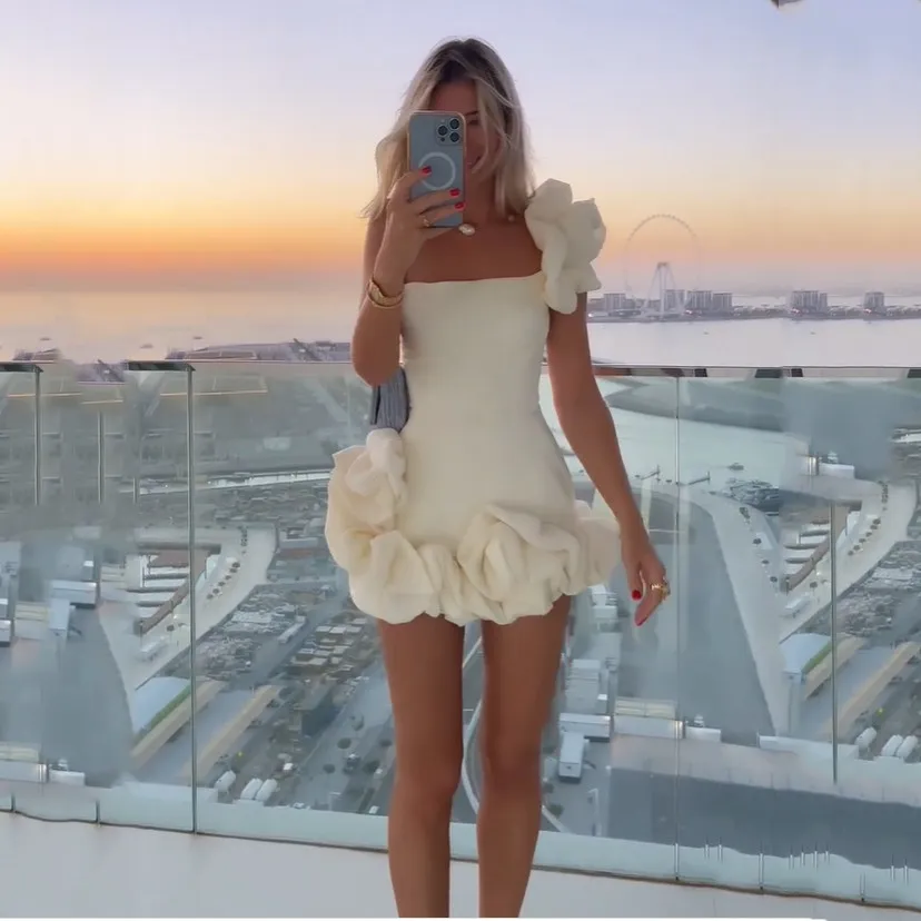 Elegant Short Strless Red SS for Women's PM Elegant Petite Evening Dresses: Strapless Crepe Mini Prom Dress With  Handmade Flower Detail From Lavida_beauty, $78.69 | DHgate.Com